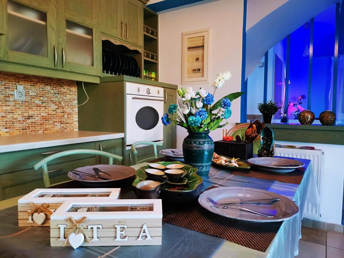 Sicci Villa Near The Airport & Sea Atenas Exterior foto